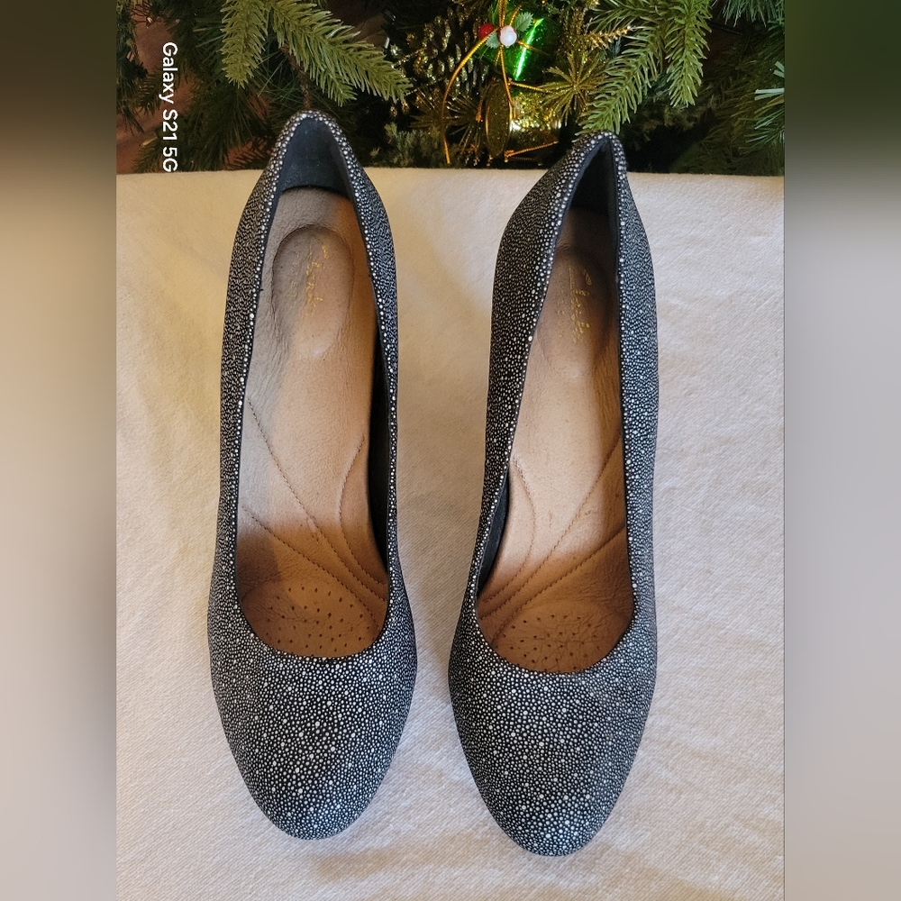 Women's Sparkle Round-Toe Pumps - Black Silver Glitter